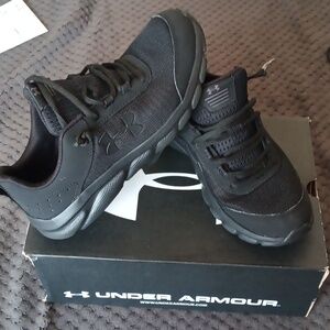Under armor shoe's 7y (Black)